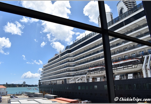 Day 02 - Warf Holland America Dec 21 010
